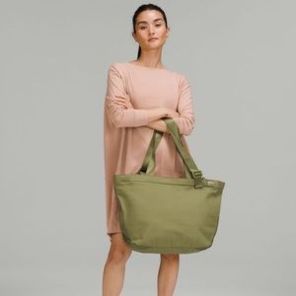 NWT Lululemon Clean Lines Tote Bag *Canvas, 22 L, Bronze Green - Picture 2 of 6